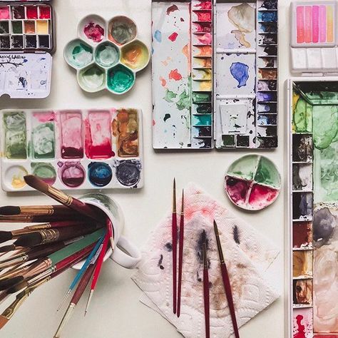 Watercolor palettes, watercolor studios, art studio, art studio aesthetic, watercolor paints, watercolor brushes, watercolor palette, watercolor artist, watercolor studio Painting Watercolor Aesthetic, Arts And Crafts Aesthetic, Watercolor Aesthetic, Artsy Aesthetic, New Painting, Artist Aesthetic, Watercolor Palette, Aesthetic Ideas, Foto Art