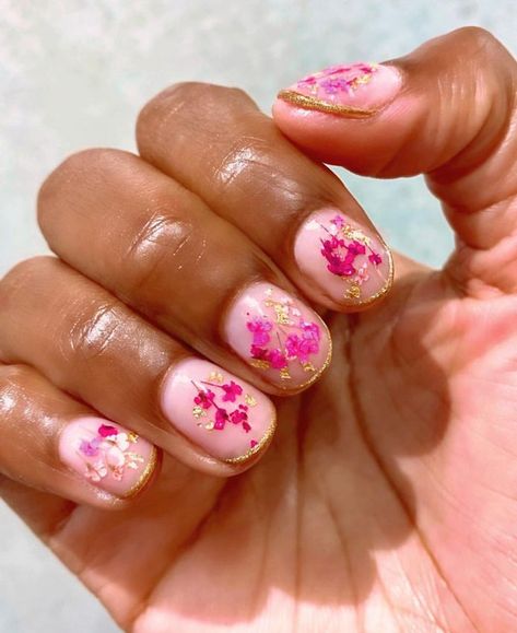 Spring Acrylic Nails, Makeup Hacks Beauty Secrets, Floral Nail Designs, Daisy Nails, Flower Nail Designs, Floral Nail Art, Spring Nail Art, Flower Nail Art, Diy Beauty Hacks