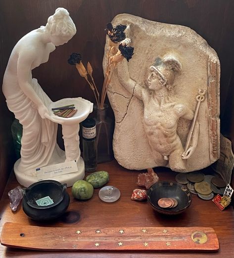 Hellenistic Pagan Hermes Altar Ideas, Hermes Worship, Hermes Offerings, Hellenistic Aesthetic, Hellenistic Paganism, Hermes Altar, Hellenic Witchcraft, Greek Altar, Aphrodite Worship