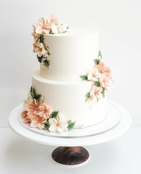 Wedding Cake With Buttercream Flowers, Wedding Cake With Buttercream, Pink Flower Cake, Painted Wedding Cake, Cake With Buttercream, Diy Wedding Cake, Small Wedding Cakes, Vietnamese Coffee, Classic Wedding Cake