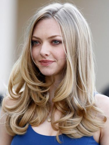 Blowout Amanda Seyfried Hair, Twisted Hair, Curls For Long Hair, Long Layered Haircuts, Long Blonde, Amanda Seyfried, Long Blonde Hair, 가을 패션, Celebrity Hairstyles