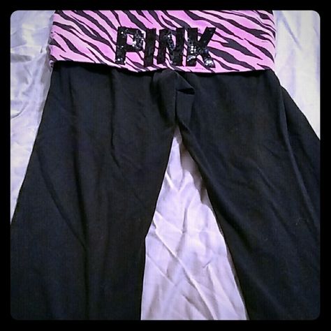 VS PINK bling yoga pants Thrift Manifestation, Fold Over Yoga Pants, Victoria Secret Pink Yoga Pants, Pink Cheetah Print, Pink Yoga Pants, Pink Cheetah, Pink Bling, Black Yoga, Pink Style