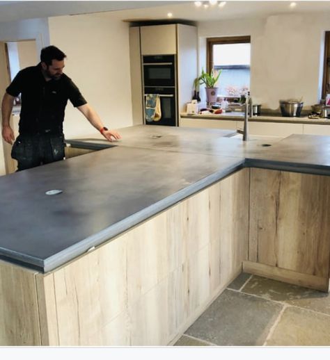 Cement Kitchen Countertops, Grey Worktop Kitchen, Diy Concrete Projects, Polished Concrete Worktop, Cement Kitchen, Concrete Worktop, Water Cement Ratio, Countertop Table, Concrete Countertops Kitchen