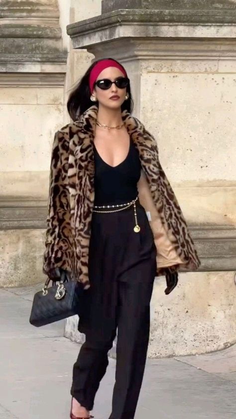 Leopard Coat Outfit Winter Style, Leopard Print Jacket Outfit, Leopard Print Coat Outfit, Jazz Outfits, Styling Jackets, Movies Fashion, Feminine Clothing, Chicago Outfit, Bar Outfits