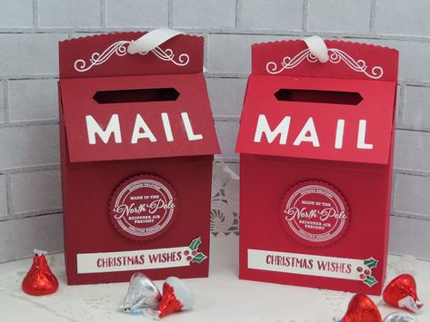 Stampingwithamore: CHRISTMAS MAIL TREAT BOX Christmas Treat Boxes, Diy Mail, Christmas Treats Holders, Christmas Treats Boxes, Christmas Mail, Cardboard Box Crafts, Christmas Props, Christmas Treat, Diy Valentines Crafts