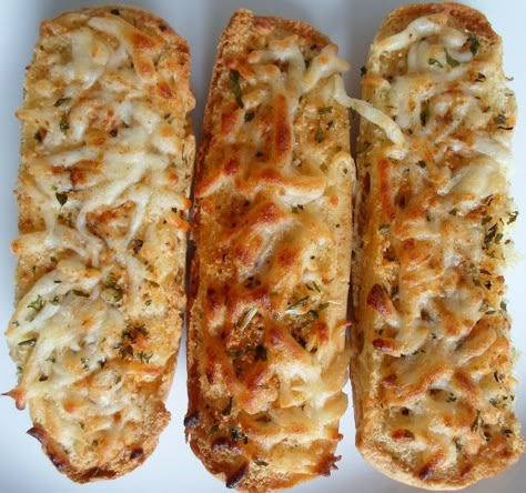 Leftover Buns, Leftover Hot Dog Buns, Leftover Bread Recipes, Hot Dog Buns Recipe, Cheesy Food, Cheesy Garlic Bread Recipe, Hot Dog Bun, Hot Dog Rolls, Garlic Bread Pizza