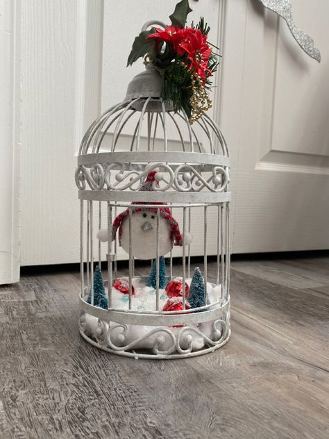 Painted gold bird cage decoration, stuffed with cotton and Christmas decor. Christmas Bird Cage, Gold Bird Cage, Bird Cage Decoration, Cage Decor, Antique Bird Cages, Bird Cage Decor, Birdcages, Christmas Bird, Christmas Craft