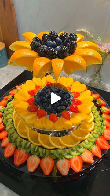 Ideas For Fruit Trays Party Platters, Fruit Dessert Table Ideas, Fruit Decorations Ideas, Fruit Snack Board, Fruit Platter For Party, Fruits Tray Ideas, Fruit Platters Display Presentation, Sunflower Fruit Tray, Fruit Tray Arrangements