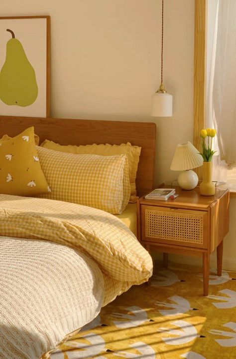 Yellow Bedsheets Bedroom, Yellow Brown Bedroom Ideas, Bed Rooms Ideas Yellow, Yellow Bedroom Aesthetic Vintage, Bedroom Yellow Aesthetic, Honey Room Aesthetic, Yellow Aesthetic Decor, Yellow Bedsheet Aesthetic, Yellow Apartment Aesthetic