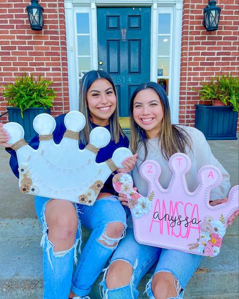 Zeta Canvas Painting, Zta Paintings, Zeta Painting, Zta Crown, Zeta Tau Alpha Crown, Zta Letters, Crown Painting, Paddle Ideas, Sorority Banner