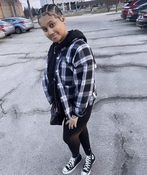 Flannel Outfits Black Women, Flannel Over Hoodie Outfit, Thanksgiving Poses, Garcons Converse Outfit, Black Flannel Outfit, Winter Hoodie Outfit, Turkey Spaghetti, Flannel Outfits Fall, Plaid Shirt Outfits