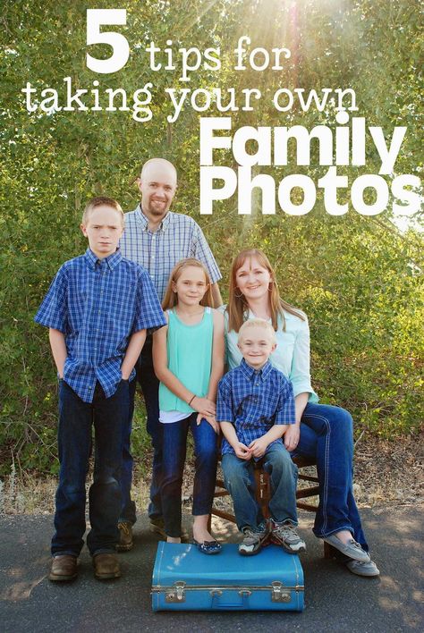 Becki Adams Designs: 5 Tips for Taking Your Own Family Photos Large Family Poses, Large Family Photos, Sibling Poses, Family Photoshoot Outfits, Family Beach Pictures, Family Photo Pose, Toddler Photography, Beach Family Photos, Christmas Family Photos