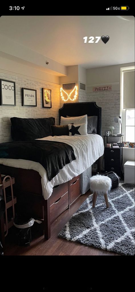 Bedroom Ideas For Small Rooms Gamer, Black And Brown Dorm Room, All Black Dorm Room, Black White Dorm Room Ideas, Dark Color Dorm Room Ideas, Dorm Room Ideas Black And Gold, Black Bed Dorm Room, Brick Dorm Room Ideas, Black And White Aesthetic Dorm Room