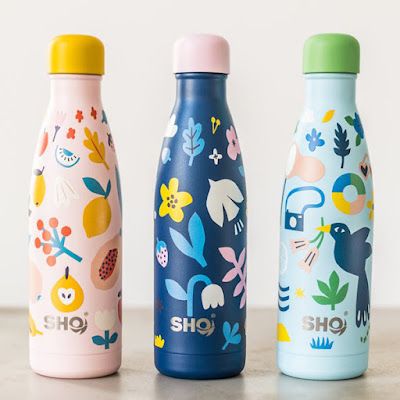 print & pattern: DESIGNER - myriam van neste Flask Art, Reusable Water Bottle Design, Printed Water Bottles, Water Flask, Packaging Design Trends, Retro Gadgets, Industrial Design Sketch, Graphic Design Fonts, Kids Tumbler