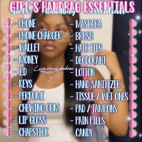 Things You Need In Your Purse, Purse Essentials Aesthetic, Purse Essentials List, Bag Checklist, Purse Essentials, Handbag Essentials, Girl Code, Girls Handbags, Chewing Gum