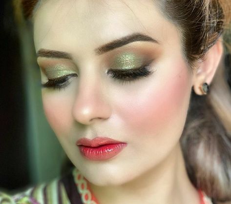 Gorgeous party makeup #flawless look# Makeup Artist Course, Makeup Flawless, Becoming A Makeup Artist, Natural Eye Makeup Tutorial, Pakistani Bridal Makeup, Makeup Order, Engagement Makeup, Bridal Makeover, Best Bridal Makeup