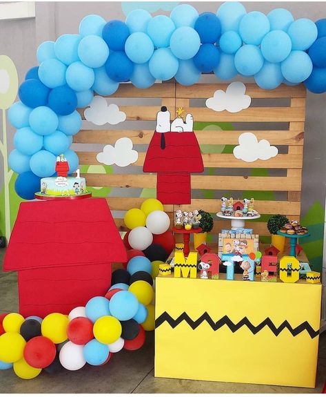 Charlie Brown Birthday Party, Peanuts Birthday Party, Snoopy Birthday Party, Snoopy Baby Shower, Charlie Brown Party, Peanuts Party, Peanuts Birthday, Brown Theme, Snoopy Party