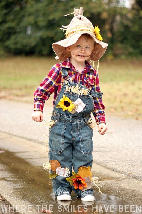 Cute Scarecrow Costume, Toddler Scarecrow Costume, Diy Halloween Dress, Diy Scarecrow Costume, Halloween Dress Up Ideas, Best Diy Halloween Costumes, Halloween Costumes Scarecrow, Creative Halloween Costumes Diy, Diy Scarecrow