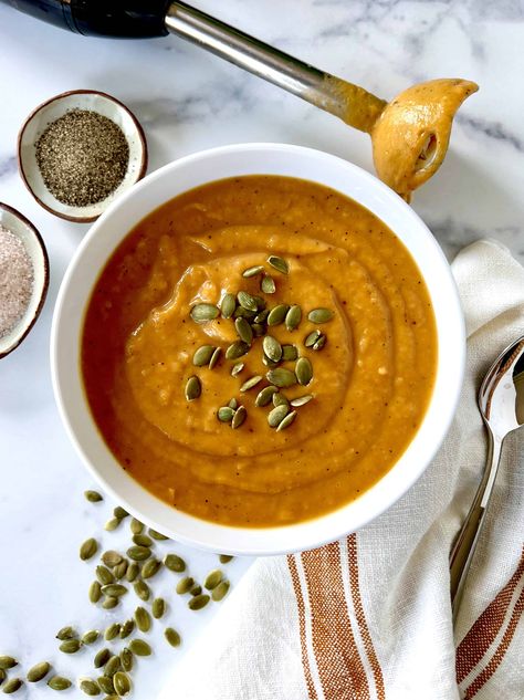 This 3-Ingredient Butternut Squash Soup is easy, healthy comfort food! You just need butternut squash, an onion and chicken or veggie broth to create a thick, creamy, nourishing bowl of soup. Plus it's naturally dairy-free, vegan, Paleo and Whole30 friendly! Butternut Soup Recipes, Paleo Butternut Squash Soup, Soup Paleo, Butternut Soup, Veggie Broth, Chicken And Butternut Squash, Butternut Squash Recipes Soup, Healthy Comfort, Healthy Comfort Food