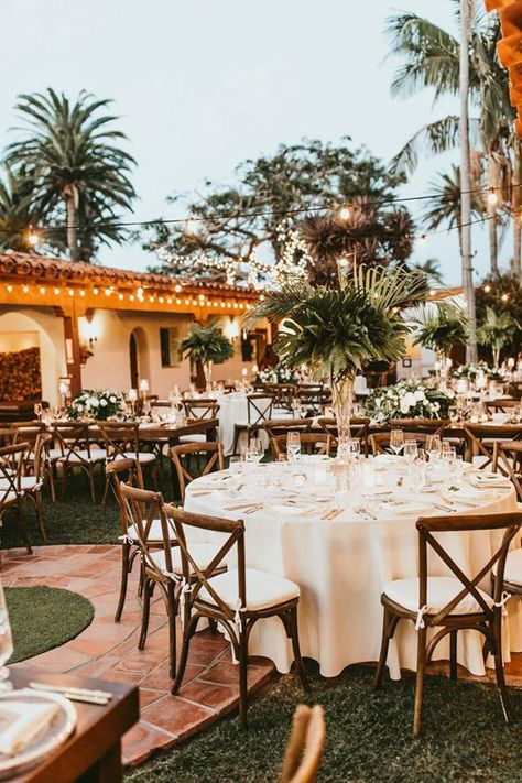 Hacienda Wedding Reception, Bohemian Wedding Reception Decor, Whimsical Classic Wedding, Spanish Wedding Inspiration, Modern Spanish Wedding, Elegant Hacienda Wedding, Spanish Wedding Reception, Spanish Courtyard Wedding, Spanish Vibe Wedding