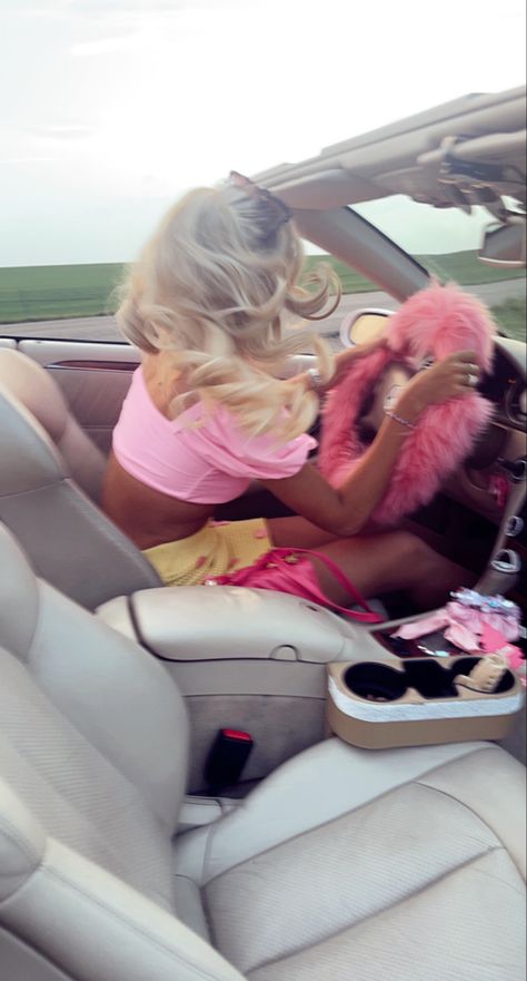 90s Barbie Aesthetic Outfits, 2014 Girly Aesthetic, Girly Jeep, Barbie Pink Aesthetic, Girly Car, Rich Girl Aesthetic, Malibu Barbie, Pink Girly Things, Cute Cars