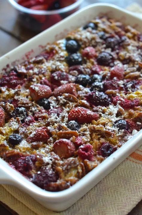 7 Oatmeal Breakfast Casseroles Berry Oatmeal Bake, Make Ahead Oatmeal, Honey Berry, Oatmeal Apple, Berry Oatmeal, Baked Oatmeal Healthy, Baked Oatmeal Recipes, Baby Shower Brunch, Fruit Breakfast