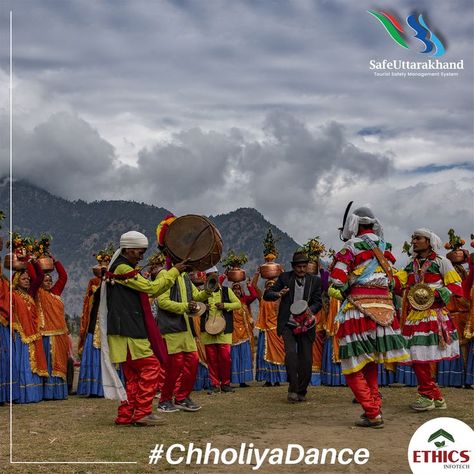 Chholiya is a dance form practiced in the Kumaun region of Uttarakhand. It is basically a sword dance accompanying a marriage procession but now it is performed on many auspicious occasions. This form of dance is very famous in the region of Bageshwar, Kumaon, Pithoragarh, Almora, and Champawat. This tradition of sword dance is rooted in the people of the Kumaon and has a very long history. Uttarakhand Culture Photography, Uttarakhand Culture, Indian Dances, Disney Crafts For Kids, 2 States, Indian Classical Dance, Dance Images, Fairs And Festivals, Classical Dance