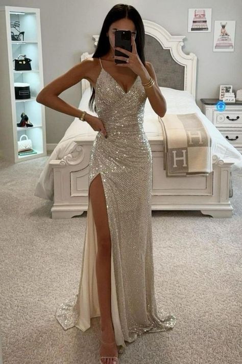 Prom Dresses Glitter Sparkly, White Sparkly Prom Dress, White And Gold Prom Dress, Long Corset, Gold Prom Dress, Train Fabric, Prom Dresses Sparkly, Prom Dress Inspo, Sparkly Prom Dress