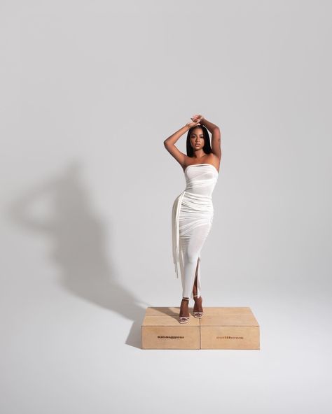 X Justine Skye Photoshoot, Photoshoot Ideas Poses, White Birthday Dress, Mom Daughter Photos, Studio Photoshoot Ideas, Cool Girl Outfits, Justine Skye, Creative Photoshoot, Studio Poses