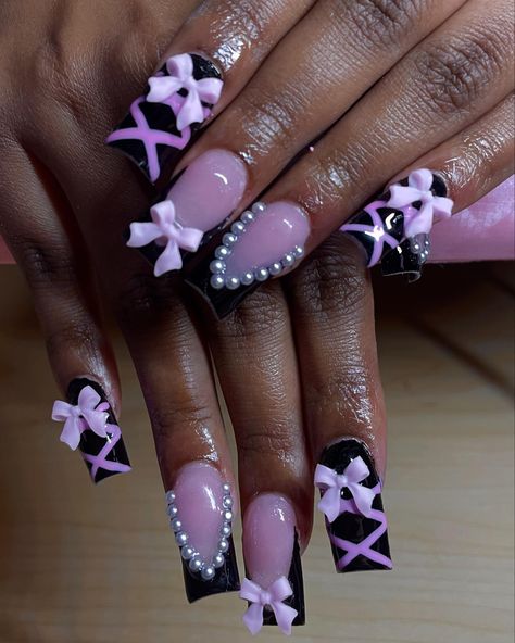 Pretty in pink and black with a twist 🎀✨ I had the best time with this girly she was so fun 🖤 Follow @carmenz.clawz for more • • • • • #nailtech #coquette #coquettenails #edgynails #blacknails #pinknails #blackandpink #girlynails #bows #cutenails #acrylicnails #mediumnails💅 #beginnernails #3dnails #frenchtips #classynaildesign #nailsofinstagram #dailynailsfeed #girlygirl #pearls #pearlnails #carmenzclawz Nails With Bows And Pearls, Black White And Pink Nails, Black And Pink Nails Acrylic, Acrylic Nails With Pearls, Black Hello Kitty Nails, Black And Pink Nail Designs, Pink Black Nails, Junk Nails, Classy Nail Designs