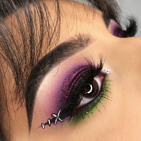 Makeup Advent Calendar, Halloween Eyeshadow, Bold Smokey Eye, Beetlejuice Makeup, Smokey Eye Look, Holloween Makeup, Cute Halloween Makeup, Halloween Eye Makeup, Halloween Makeup Inspiration