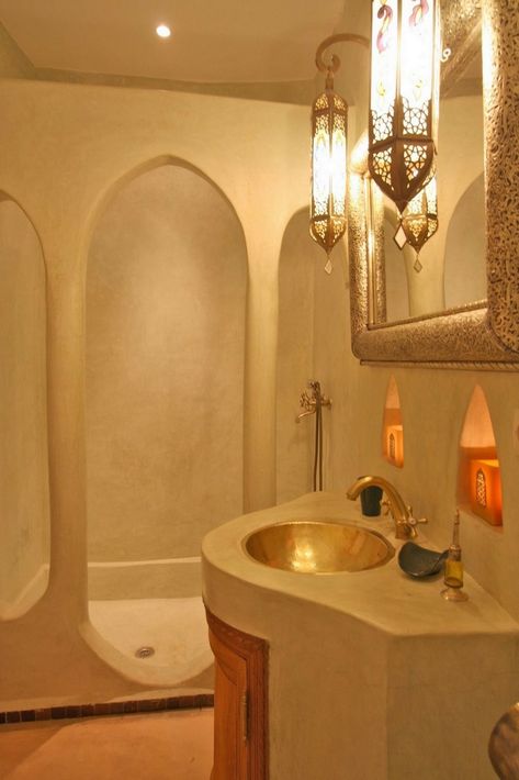 Pakistani Home, Arabic Interior, Jedi Temple, Fancy Bathroom, Tiles Bathroom, Interior And Exterior Design, Bathroom Sinks, House Bathroom, Corner Bathtub