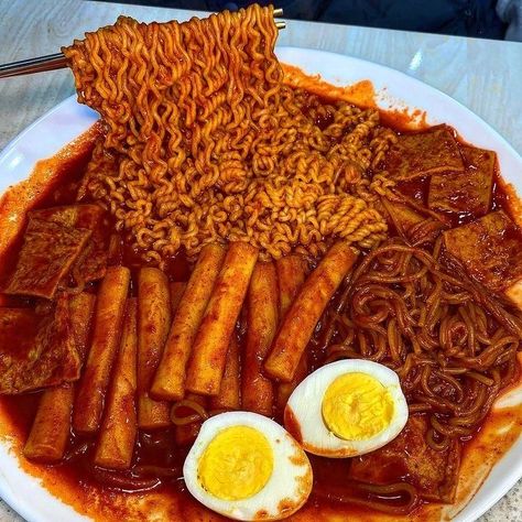 Korean Foods Aesthetic, Korean Cooking Aesthetic, Korean Spicy Food, Aesthetic Korean Food, Spicy Korean Food, Baddie Pfps, Dr Food, Korean Breakfast, Korean Snacks