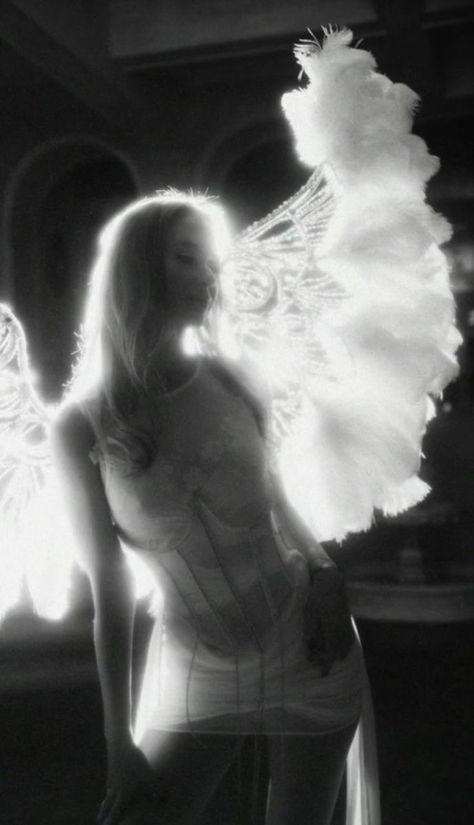 House Of Balloons, Vs Angels, Angel Aesthetic, Victoria Secret Angels, Black And White Aesthetic, Discord Server, Star Girl, White Aesthetic, Divine Feminine