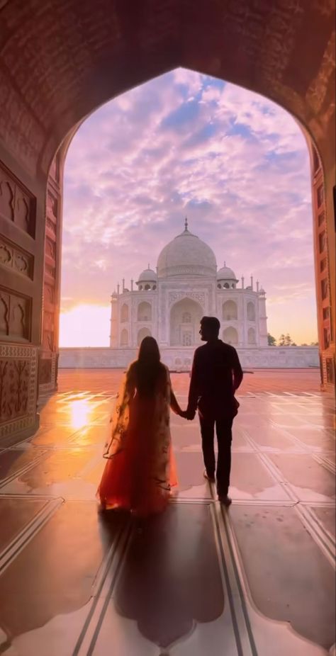 Agra Couple Photography, Udaipur Couple Aesthetic, Taj Mahal Couple Pose, Pose With Taj Mahal, Taj Mahal Pre Wedding Shoot, Indian Marriage Vision Board, Taj Mahal Proposal, Taj Mahal Poses For Women, India Astethic