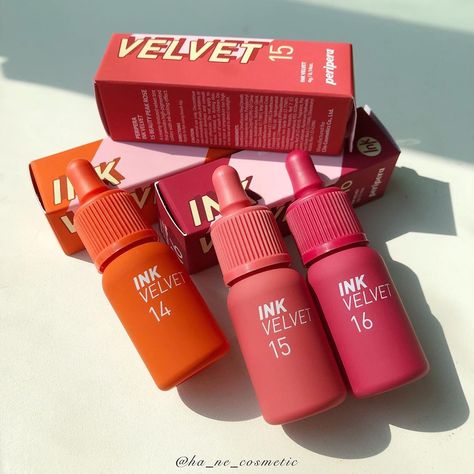 Makeup Products Korean, Types Of Makeup Looks, Korean Lipstick, Peripera Ink Velvet, Ink Velvet, Makeup Douyin, Beauty Is Power, Makeup Packaging, Skincare Products Photography