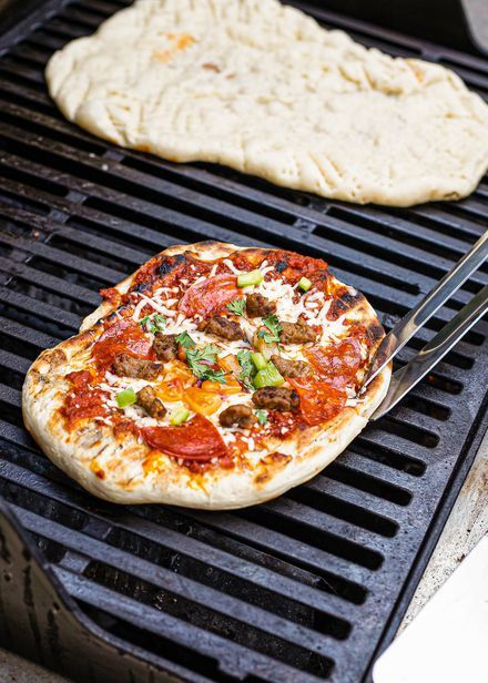 Summer at Home: Family Pizza Night! Pizza On Bbq Grill, How To Cook Pizza On The Grill, Pizza On Grill How To Make, Pizza On Bbq, Pizza On Grill, Pizza On The Bbq, Easy Grilled Pizza, Grilled Pizza Dough, Pizza On The Grill