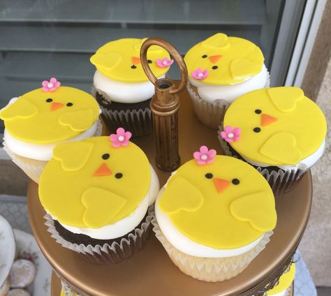 Little Duckling Cupcake Toppers Duck Cupcakes Ideas, Duck Cupcake Cake, Pull Apart Cupcake Cake Duck, Duckling Cupcakes, Baby Chick Cupcakes, Chicken Cupcakes, Duck Cupcakes, Carnival Floats, Anna Birthday