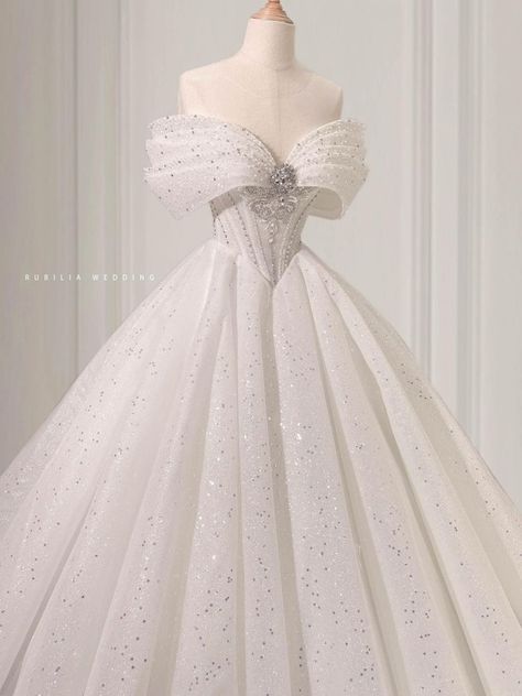 Wedding Dresses Mannequin, Elegant Wedding Dress Ballgown Fairytale, Wedding Dresses Puffy, Elegant Wedding Veil, Sparkle Wedding Dress, Fairy Tale Wedding Dress, Pretty Wedding Dresses, Fancy Wedding Dresses, Princess Ball Gowns