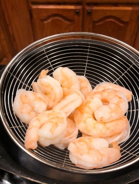 How to Poach Shrimp Poached Shrimp Recipes, Poached Shrimp, Ways To Cook Shrimp, Raw Shrimp, How To Peel Shrimp, Food Change, Disney Dinner, Seafood Entrees, Juicy Shrimp