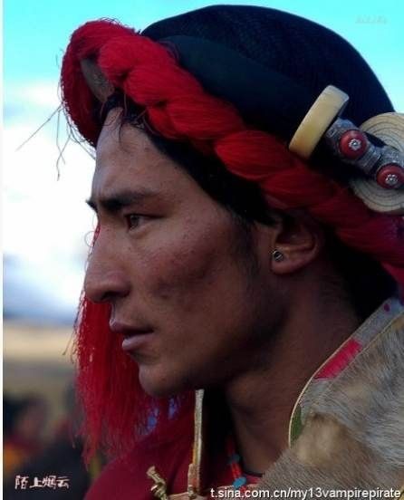 The man in the tibetan area in Sichuan. Indigenous Men, Tibetan People, Tibetan Culture, Face Profile, Human Reference, Aesthetic People, Pose Reference Photo, Interesting Faces, 인물 사진