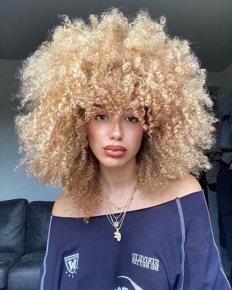 Whatevs 👩🏼‍🦱 _ _ Blonde afro girl, blonde afro, blonde 3c curly hair, blonde fro, blonde curls, 3c curls, 4a curls Platinum Curly Hair, 4a Curls, Short Sew In Hairstyles, 3c Curls, Short Sew In, Curly Hair Blonde, White Afro, 3c Curly Hair, Hair Shape