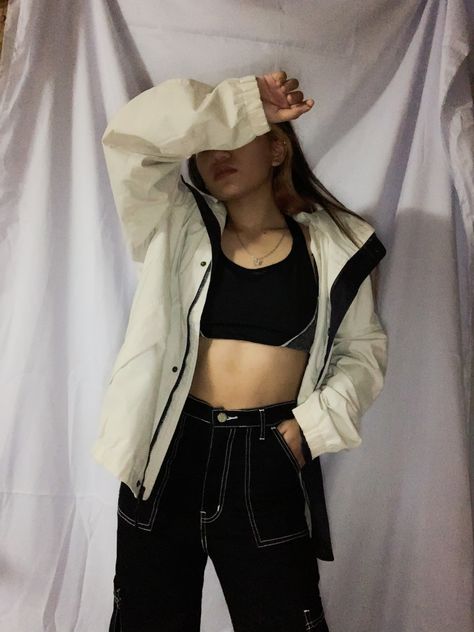 Sports bra oversized jacket contrast stitching pants Stitching Pants, Sports Bra Outfit, Tomboy Outfits, Oversized Jacket, Jacket Outfits, The Twenties, Rain Jacket, Sports Bra, Stitching