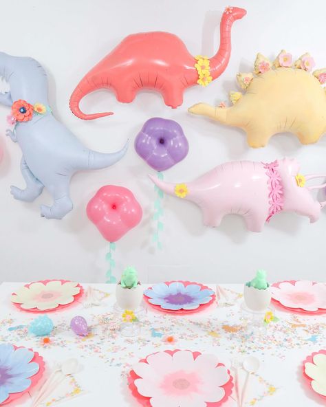 Easter Party Theme Ideas - #8 Dinosaur Easter! 🦖🦕🦖 Roar into Spring! Dinos are for all seasons! 🌸🦖🦕🌸 Welcome spring with me! Painting balloons and adding flowers brightens the mood of any party. Grab all the DIYs for this spring fling over on the blog  https://fernandmaple.com/pastel-spring-dinosaur-party/  🌸🦖🦕🌸 #dinoparty #easterpartyideas #easterpartythemes #easterpartydecor #diyeaster #dinosaureaster  #springparty #partyidess #partyinspo #dinopartyideas #springballoons #diyballoons Dinosaurs And Tutus Party, Unicorn Dinosaur Party, Dinofour Birthday, Pastel Dinosaur Party, Girly Dinosaur Party, Dinosaur Party Centerpiece, Girl Dinosaur Birthday Party, Painting Balloons, Pink Dinosaur Party