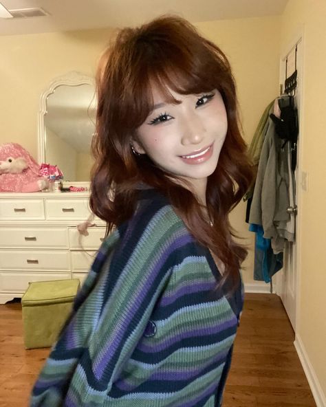 Shaggy Side Bangs, Japanese Oblique Bangs, Square Face Bangs, Hair For Square Face, Japanese Side Bangs, Bangs For Square Face, Oblique Bangs, Japanese Haircut, Hairstyles For Layered Hair