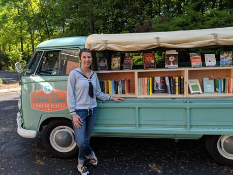 Old Volkswagen Van, Mobile Library, Bookstore Cafe, Vintage Volkswagen, Store Layout, Garage Sale Pricing, Free Library, Mobile Shop, Kids' Book