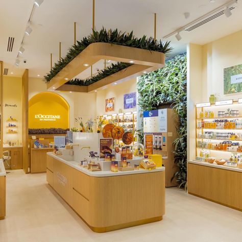 Innisfree Store Design, Loccitane Store, Gallery Brochure, Kiosk Branding, Pet Store Design, Green Magazine, Craft Market Display, Retail Store Interior Design, Skincare Store