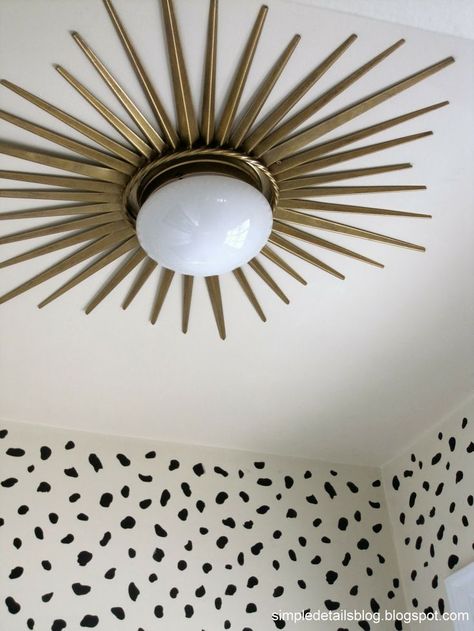 DIY gold sunburst flush mount light… (genius) Diy Lampe, Gold Sunburst, Deco Luminaire, Flush Mount Light, Gold Diy, Luminaire Design, Mount Light, Ceiling Medallions, Flush Mount Lighting