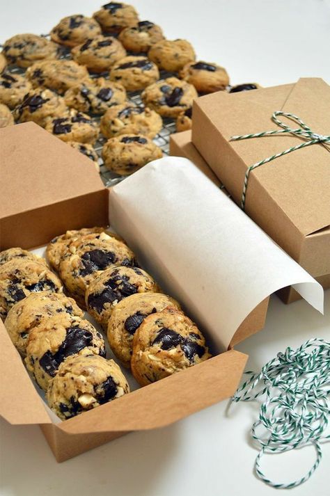 Simple Cookie Recipe, Chocolate Chunk Cookie Recipe, Simple Cookie, Double Chocolate Muffins, Almond Chocolate, Baking Packaging, Cookie Bakery, Dessert Packaging, Cookie Business