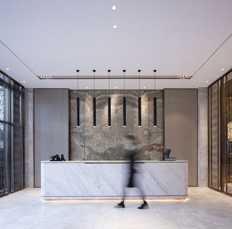 Chongqing Jinke Bocuishan Sales Office | AOD Design; Photo: Young | Archinect Chandelier Room, Reception Area Design, Taiwan Design, Office Reception Design, Hotel Lobby Design, Lobby Interior Design, Reception Desk Design, Modern Office Interiors, Dental Office Design